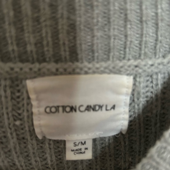 Super cozy and soft grey knit sweater - Picture 2 of 3